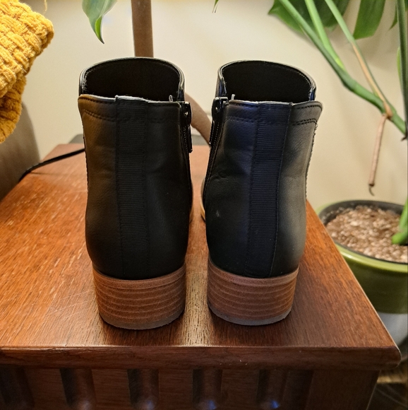 Denver Hayes Ankle Boots - Picture 4 of 7